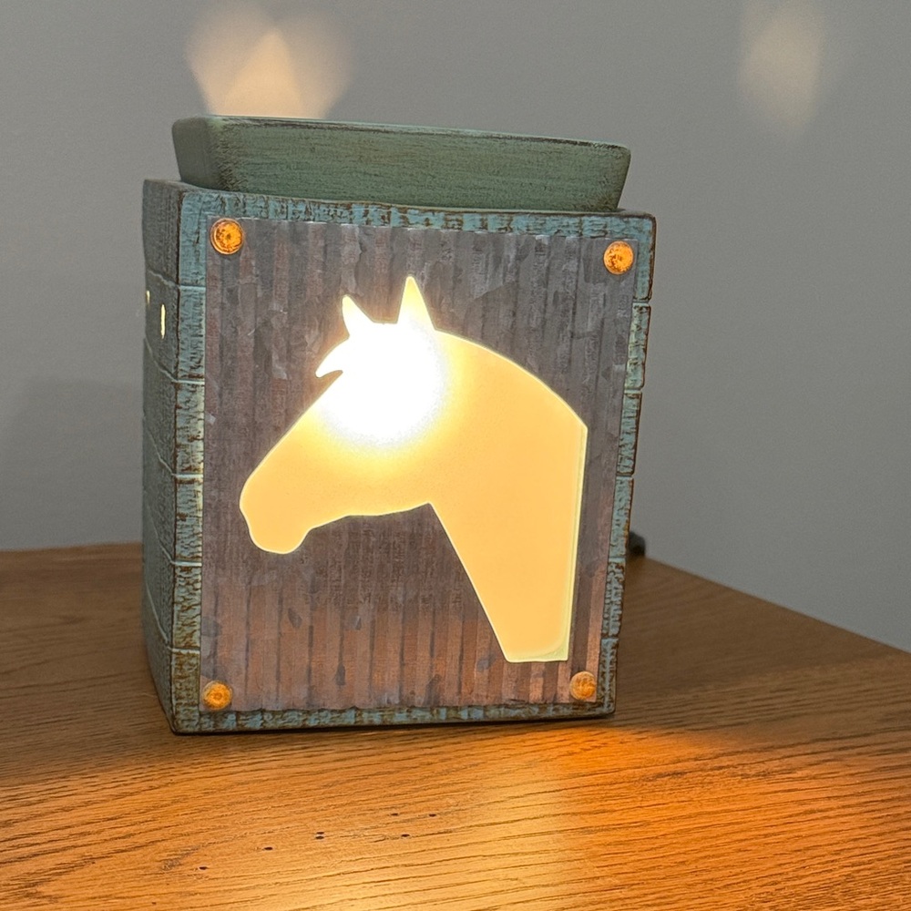 Scentsy Unbridled Wax Warmer - Picture 3 of 7